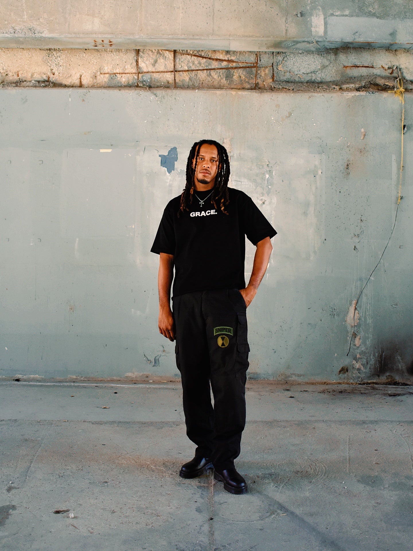 BLACK GRACE TEE