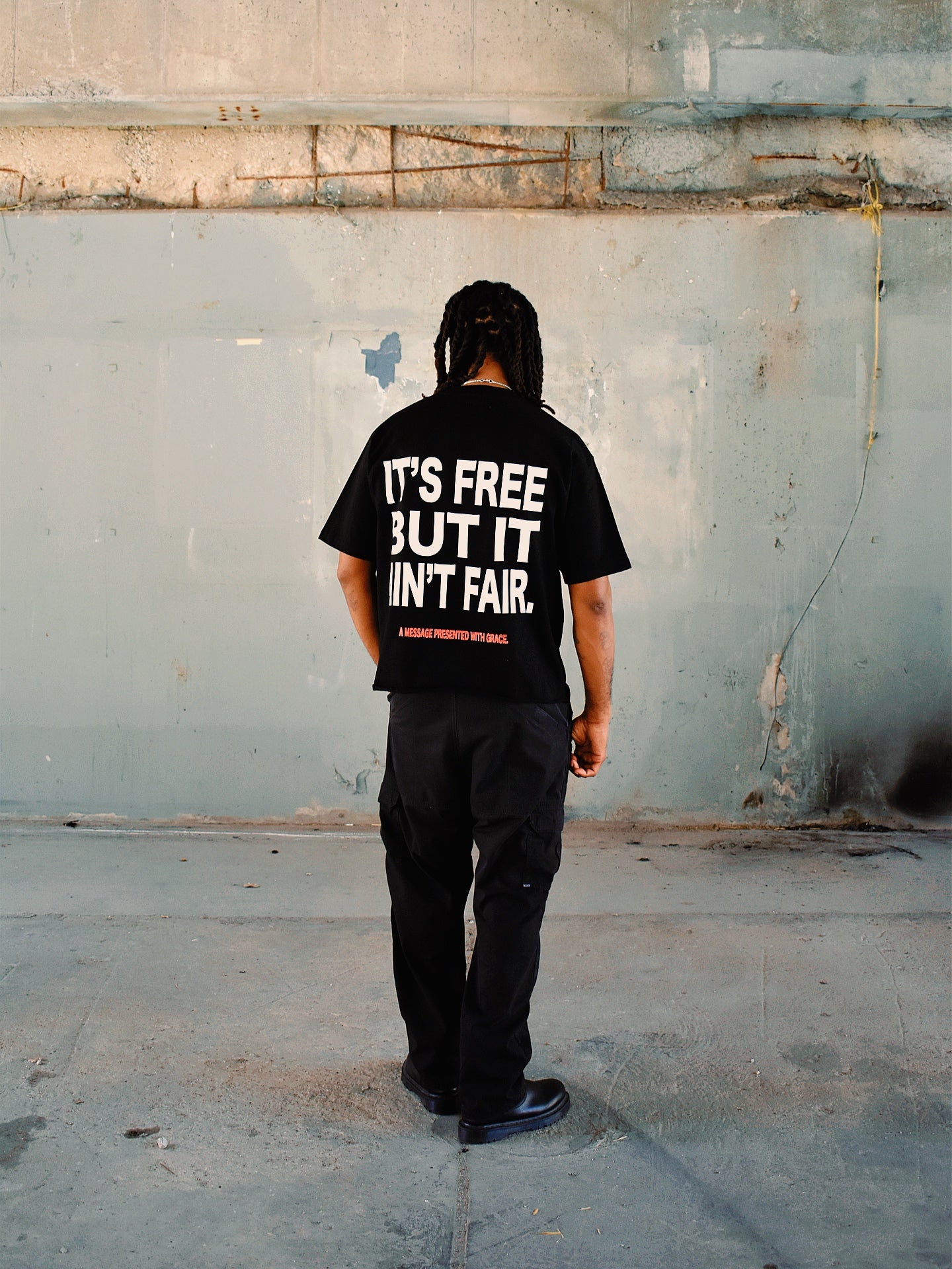 BLACK GRACE TEE